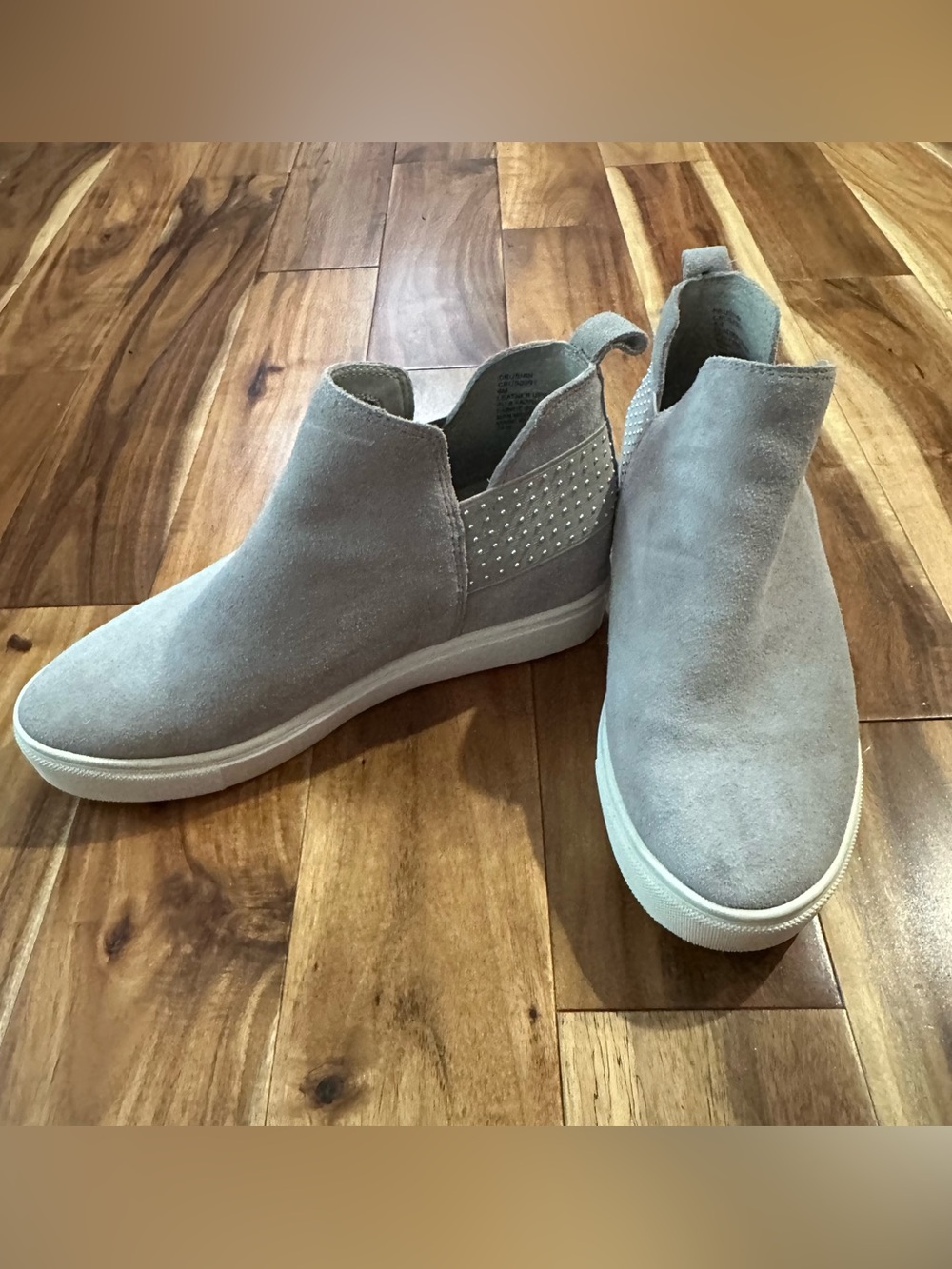 Steve Madden Crushin Gray Suede Hidden Wedge Sneakers Size 8M